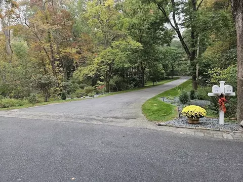 29 Pleasant, West Newbury, MA 01985