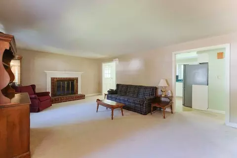 Living - 50 Benjamin Dr, Attleboro, MA 02703 photo 2 of 4