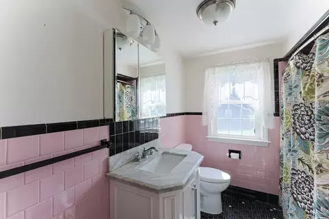 Bath - 50 Benjamin Dr, Attleboro, MA 02703 photo 2 of 4