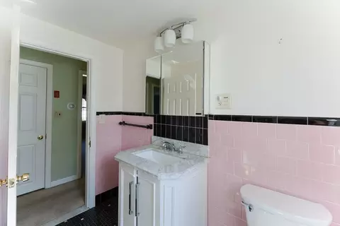 Bath - 50 Benjamin Dr, Attleboro, MA 02703 photo 1 of 4