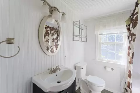 Bath - 50 Benjamin Dr, Attleboro, MA 02703 photo 3 of 4