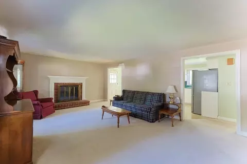 Living - 50 Benjamin Dr, Attleboro, MA 02703 photo 4 of 4