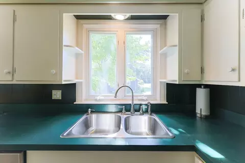 Kitchen - 50 Benjamin Dr, Attleboro, MA 02703 photo 4 of 5