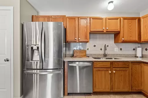 16 Eagle Dr #16, Tewksbury, MA 01876
