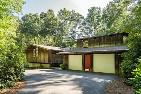 317 Springs Rd, Bedford, MA 01730