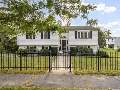 19 Arborwood Dr, Worcester, MA 01604