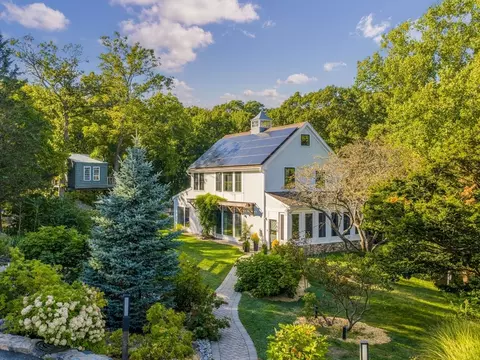 108 Kilby St, Hingham, MA 02043