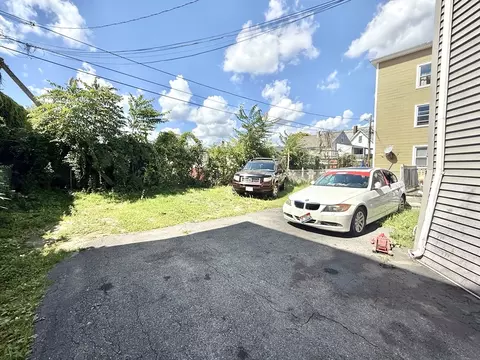7 Lodi St, Worcester, MA 01608 photo 2