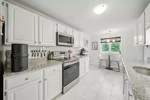 12 Ledgewood Way #26, Peabody, MA 01960