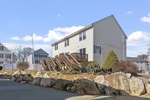 60 Liberty St #3, Lowell, MA 01851