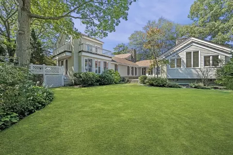 110 Galloupes Point Rd, Swampscott, MA 01907