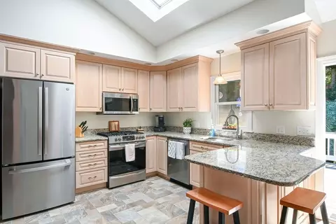 211 James Cir, Mashpee, MA 02649 photo 7
