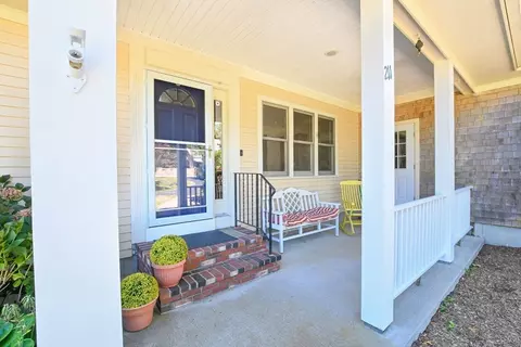 211 James Cir, Mashpee, MA 02649