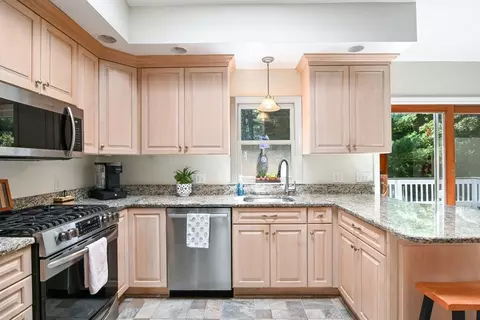 211 James Cir, Mashpee, MA 02649 photo 8