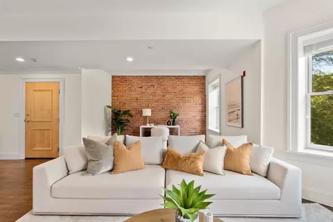 1471 Beacon St #7, Brookline, MA 02446