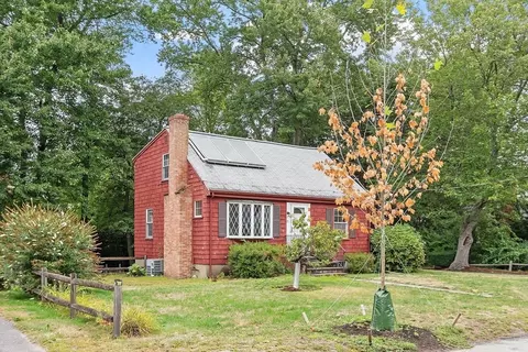 71 Wescroft Rd, Reading, MA 01867