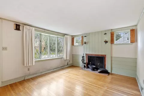 Living - 71 Wescroft Rd, Reading, MA 01867 photo 2 of 5
