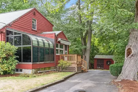 Exterior - 71 Wescroft Rd, Reading, MA 01867 photo 2 of 6