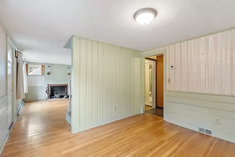 Living - 71 Wescroft Rd, Reading, MA 01867 photo 1 of 5