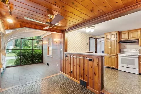 Entry Way - 71 Wescroft Rd, Reading, MA 01867 photo 1 of 4