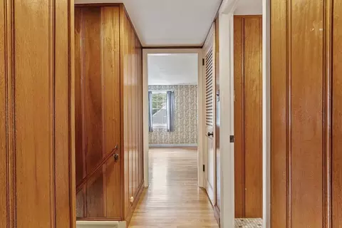 Entry Way - 71 Wescroft Rd, Reading, MA 01867 photo 3 of 4