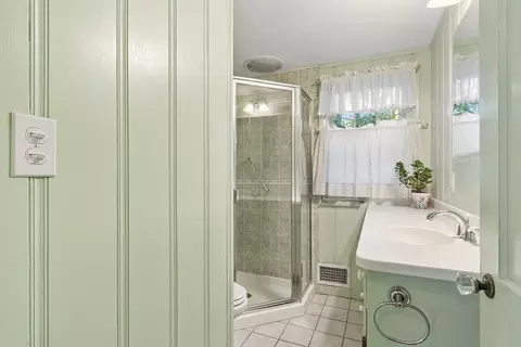 Bath - 71 Wescroft Rd, Reading, MA 01867 photo 1 of 2