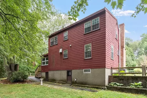 Exterior - 71 Wescroft Rd, Reading, MA 01867 photo 4 of 6