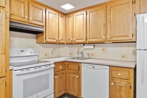 Kitchen - 71 Wescroft Rd, Reading, MA 01867 photo 3 of 3