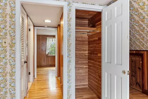 Entry Way - 71 Wescroft Rd, Reading, MA 01867 photo 4 of 4