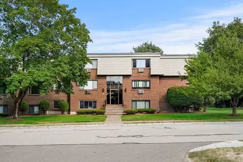 5 Hallmark Gdns #7, Burlington, MA 01803