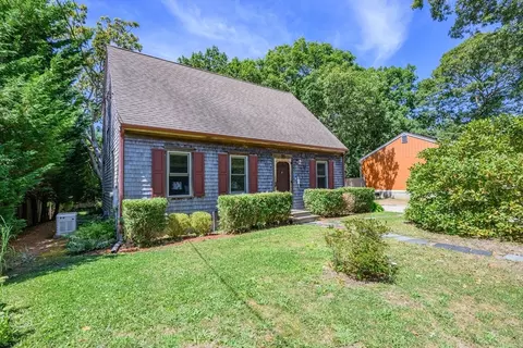 213 Hinckley Rd, Hyannis, MA 02601