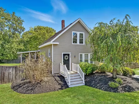 230 School St, Groveland, MA 01834