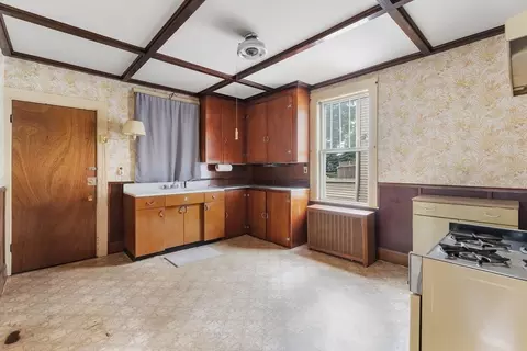 80 Walnut St, Lynn, MA 01905 photo 4