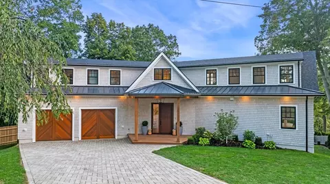 27 Sparhawk Ter, Marblehead, MA 01945