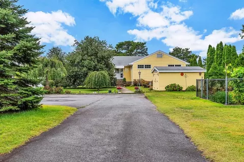 242 Sheep Pond Dr, Brewster, MA 02631