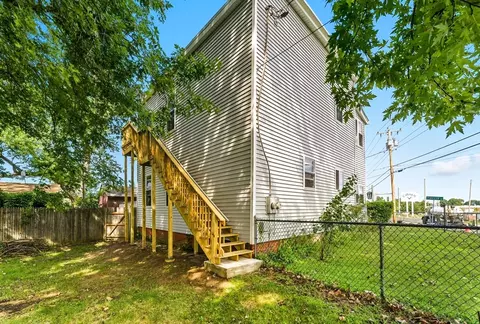175 Pendexter Ave, Chicopee, MA 01013 photo 7