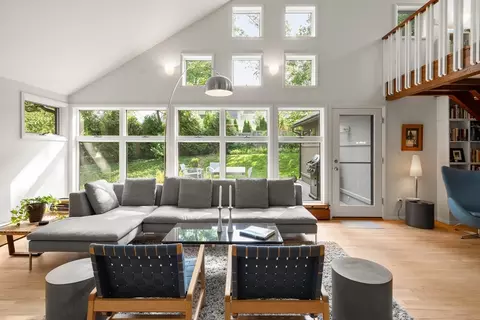 76 Norfolk Rd, Chestnut Hill, MA 02467