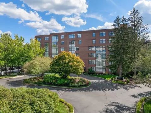 77 Florence St #211N, Newton, MA 02467