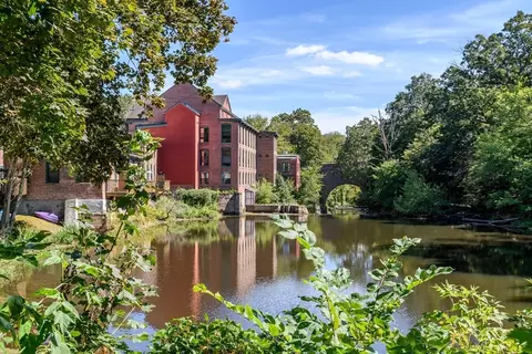 14 Sanford St #56, Medway, MA 02053