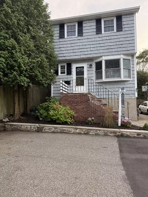31 Lincoln Park, Marblehead, MA 01945