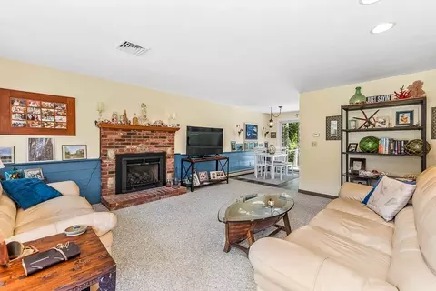 Living - 3 Windsor Dr, Wareham, MA 02571 photo 2 of 3