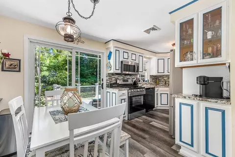 Kitchen - 3 Windsor Dr, Wareham, MA 02571 photo 4 of 5
