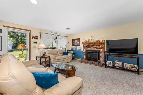 Living - 3 Windsor Dr, Wareham, MA 02571 photo 1 of 3