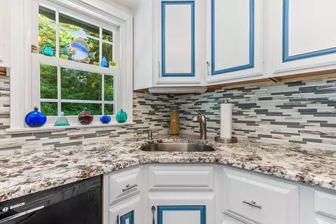 Kitchen - 3 Windsor Dr, Wareham, MA 02571 photo 3 of 5