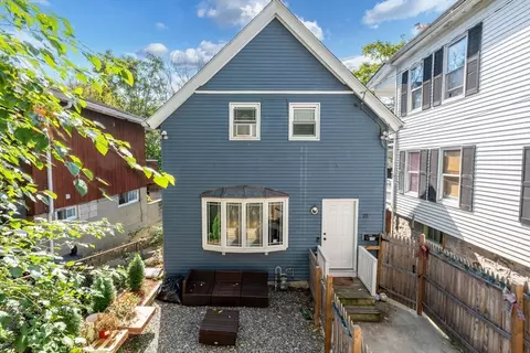 212 High St, Lawrence, MA 01841