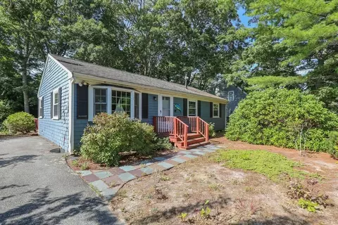 7 Yale Dr, Falmouth, MA 02536