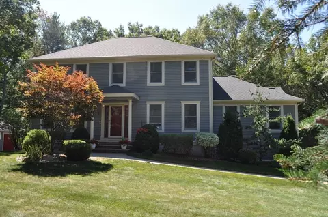 8 James Ave, Middleton, MA 01949 photo 2