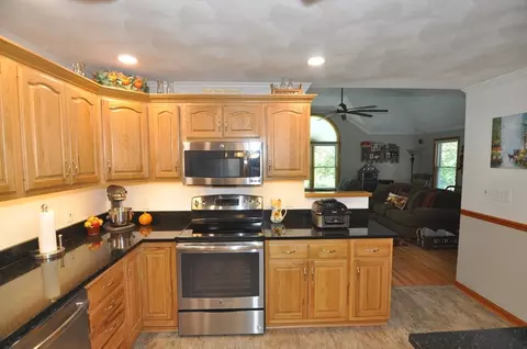 8 James Ave, Middleton, MA 01949 photo 25