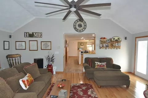 8 James Ave, Middleton, MA 01949 photo 22