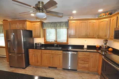 8 James Ave, Middleton, MA 01949 photo 24